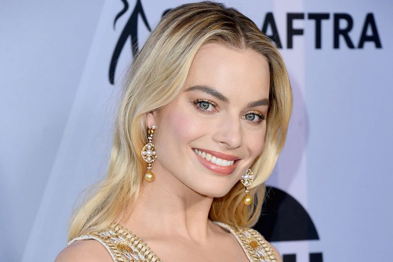 900sag-margot-robbie2-770x513